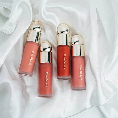 Rare Beauty Blush Líquido Multifuncional – Lábios, Olhos e Bochechas à Prova D’Água