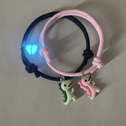 Kit 2 Pulseiras de Casal Fofo + Brilha no Escuro ✨