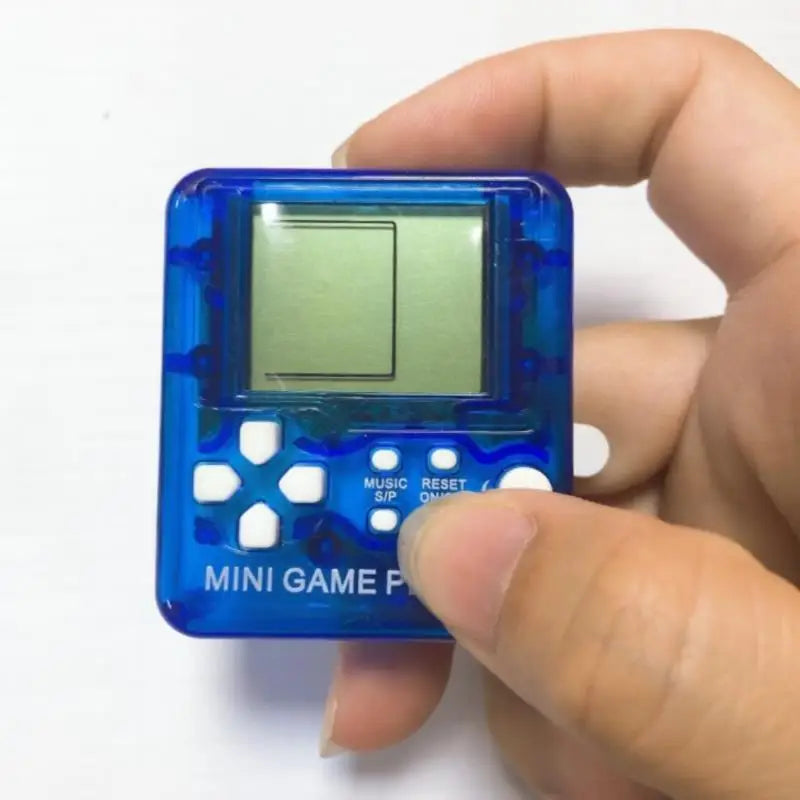 Mini Console Portátil Retrô com 26 Jogos – Chaveiro Game Clássico de Bolso